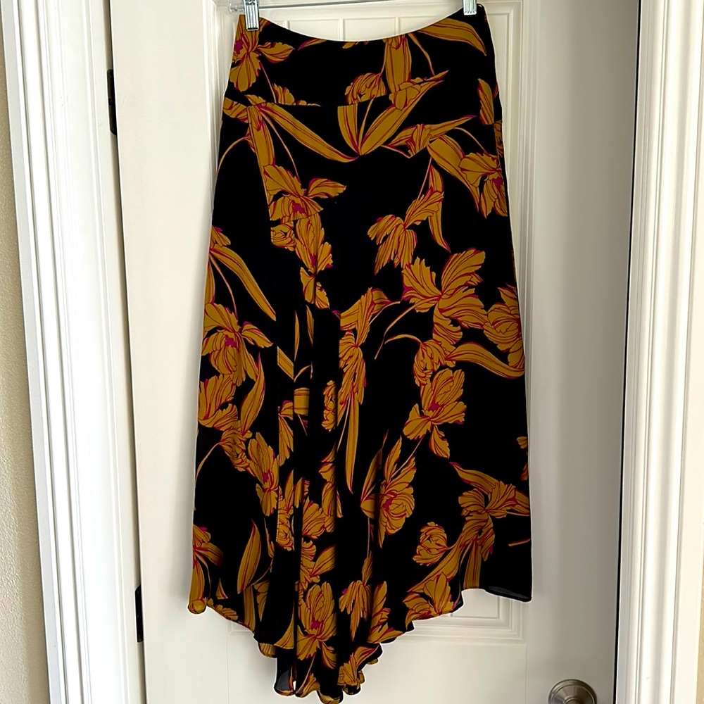 ALC skirt. Gently used. In excellent condition. Black, gold and magenta.